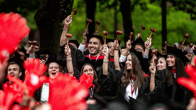 5月29日，哈佛大学举行2025届学生毕业典礼（新华社图）